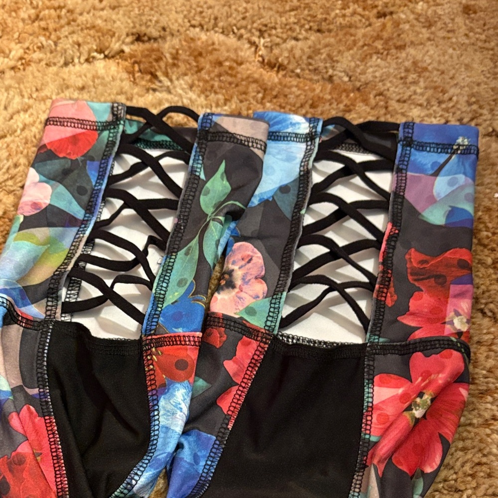 Floral Print Women Ankle Leggings - Picture 2 of 4